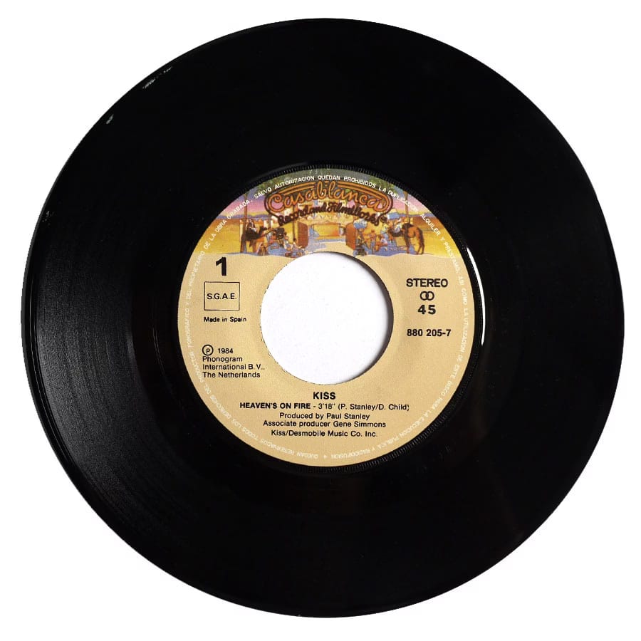 KISS - Heaven's On Fire - Image 3